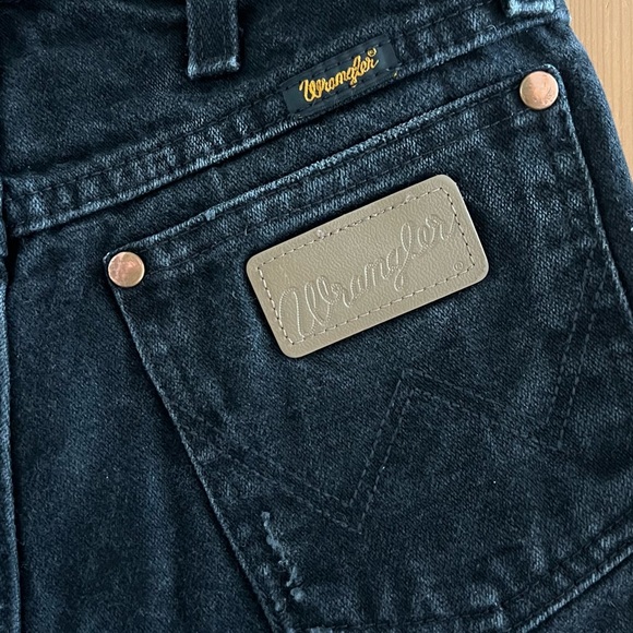 Wrangler Black Frayed Denim Shorts - Picture 4 of 8